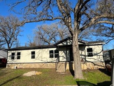 921 E White Tail Dr, Granbury, TX 76049 - photo 2