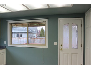 3472 Honeywood St, Eugene, OR 97408 - photo 5