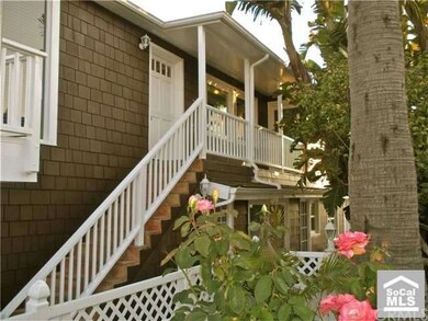 BEAUTIFUL WATERFRONT CAPE COD STYLE PARADISE