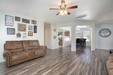 8715 Kaeling Meadow Ct, Houston, TX 77075 - photo 7