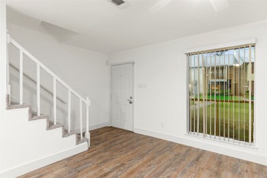 10240 Longmont Dr unit 48/1, Houston, TX 77042 - photo 2