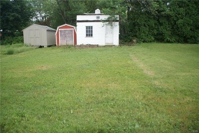 3921 E Grant St, Slatington, PA 18080 - photo 2