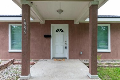 1237 Clarice St, Grand Prairie, TX 75051 - photo 3