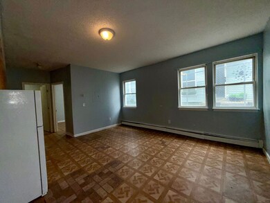 132 Locust St unit 4, Waterbury, CT 06704 - photo 2