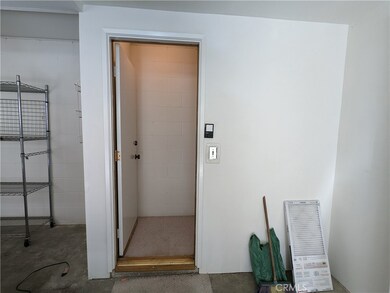 9214 1/2 Palm St, Bellflower, CA 90706 - photo 5