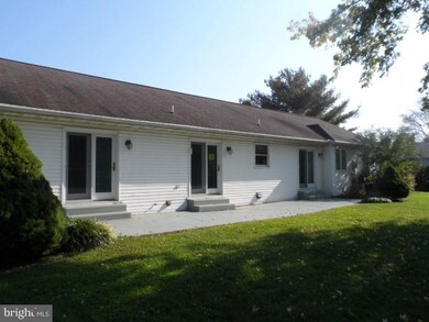 38 N Maple Ave, Leola, PA 17540 - photo 3