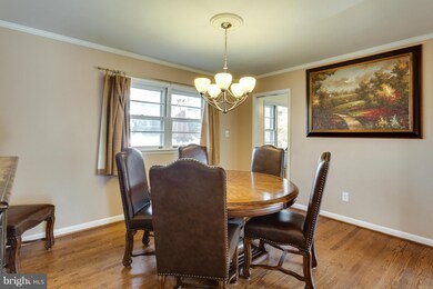 6426 Crosswoods Dr, Falls Church, VA 22044 - photo 7