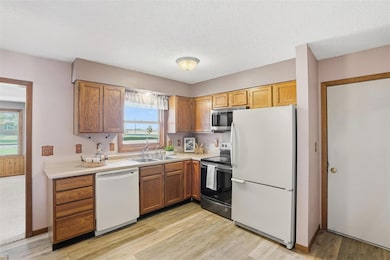 41 Williams Cir, Hills, IA 52235 - photo 5