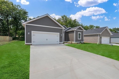 560 Pleasant Meadow Ln, Bowling Green, KY 42101 - photo 2