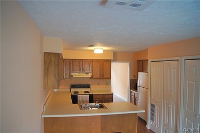 Kitchen, all appliances convey