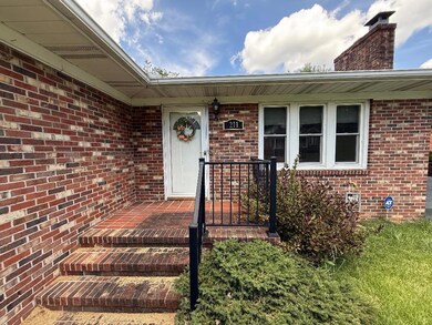 211 Philpot Ave, Richlands, VA 24641 - photo 3