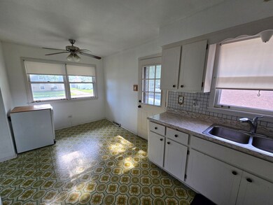 15120 Hamlin Ave, Midlothian, IL 60445 - photo 5