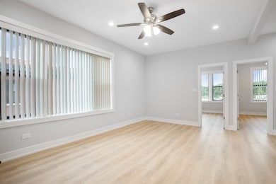 7427 N Clark St unit 3, Chicago, IL 60626 - photo 5