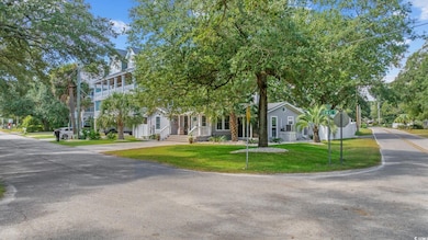 View of front facade featuring a front yard