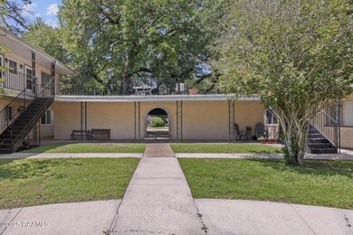 27-web-or-mls-201 S College Dr-4