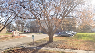 904 E Milwaukee Ave, Storm Lake, IA 50588 - photo 2