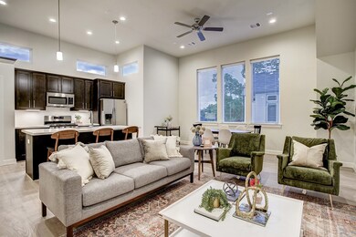 140 Knights Bridge Park Ln, Houston, TX 77018 - photo 4