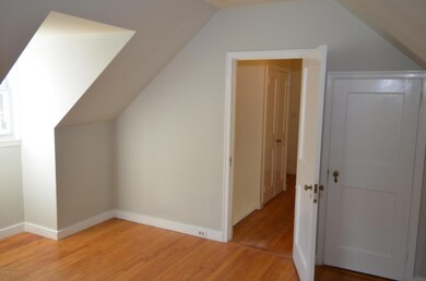 723 Riverbank Rd unit Garage Apt, Stamford, CT 06903 - photo 5