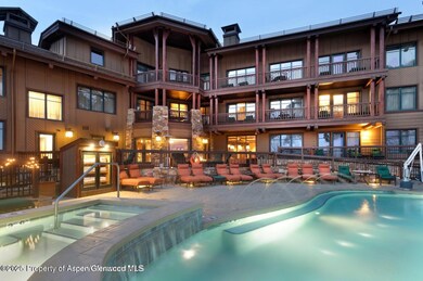 WRL POOL HOT TUB LOUNGE DECK