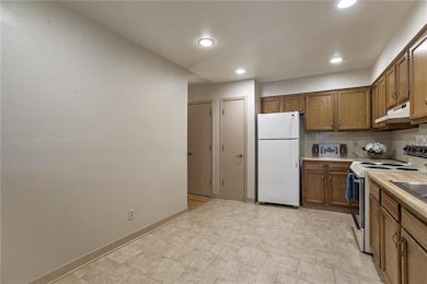 Large eat in kitchen, refrigerator stays
