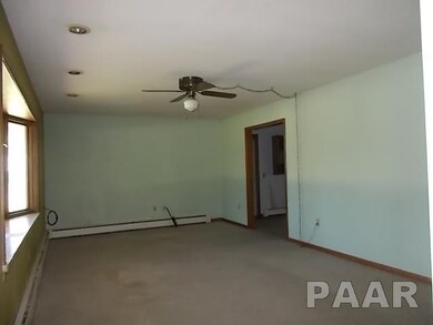 146 Lakeland Dr, Galesburg, IL 61401 - photo 2