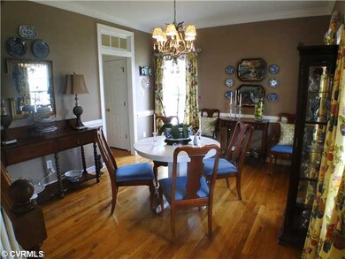 Dining Room - Elegant Dining Room With Wood Floors