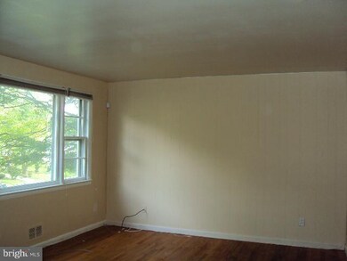 4913 Braddock Rd, Temple Hills, MD 20748 - photo 5