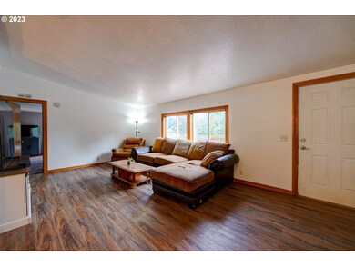 Living Room/Entrance