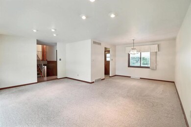 301 E Elizabeth Dr, Crown Point, IN 46307 - photo 4