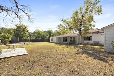 512 Ruth St, Kerrville, TX 78028 - photo 2