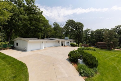 1345 Fairlawn Way unit R, Golden Valley, MN 55416 - photo 2