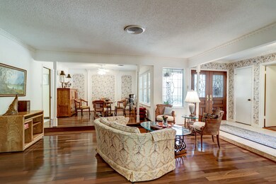 10307 Holly Springs Dr, Houston, TX 77042 - photo 6