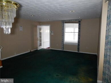 1003 Pine St, Darby, PA 19023 - photo 4