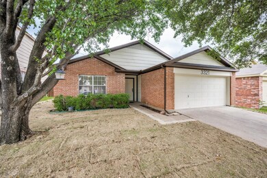 3321 Bent Creek Dr, Denton, TX 76210 - photo 2