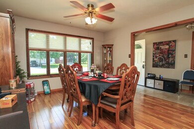 125 Crestwood Dr, Lincoln, IL 62656 - photo 4