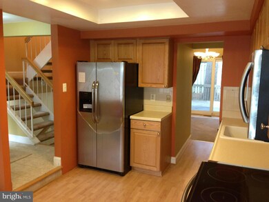 18455 Stone Hollow Dr, Germantown, MD 20874 - photo 3