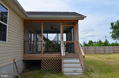 43 W Potomac Dr, Colonial Beach, VA 22443 - photo 4