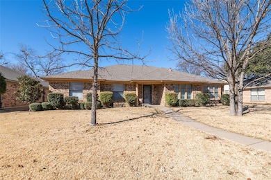 2237 Farrington Ln, Hurst, TX 76054 - photo 2