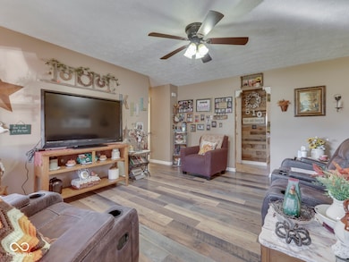 510 Greensprings Dr, Whiteland, IN 46184 - photo 4