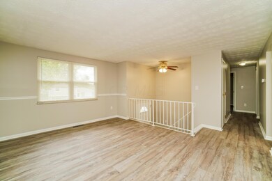 817 Eliots Oak Rd, Columbus, OH 43228 - photo 2