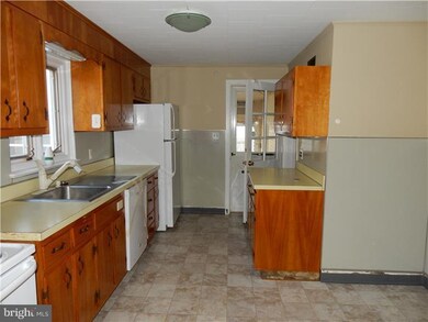 903 Cedar St, Riverton, NJ 08077 - photo 4