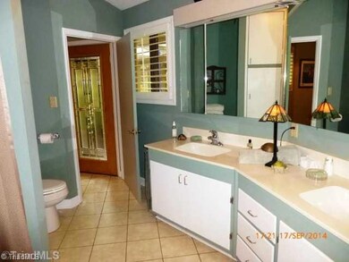 Master Bath/Spa.