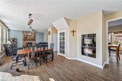 501 Cobblestone Ct, Wadsworth, OH 44281 - photo 4