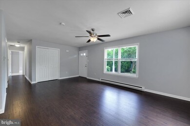 209 Halsey Ave, Reading, PA 19609 - photo 3