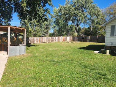 N1469 Moss Dr, Genoa City, WI 53128 - photo 3