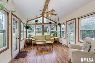 2134 Dorchester Ct, Davenport, IA 52807 - photo 6