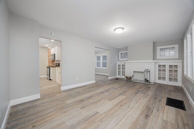 8-web-or-mls-1479 E 25th Av-7
