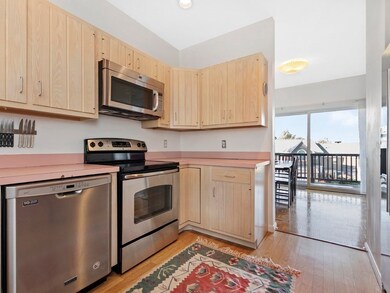 258 Bishops Forest Dr, Waltham, MA 02452 - photo 5