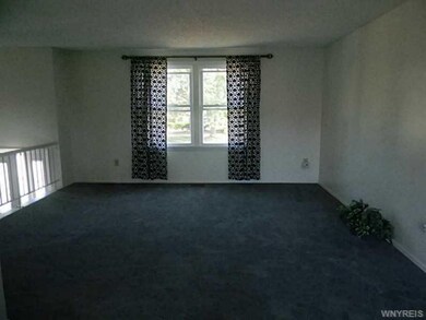 Living Room. Bright and open livingroom