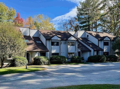 23 Pondview Dr, MerriMacK, NH 03054 - photo 2